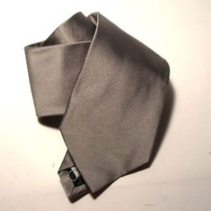 Come togliere le macchie dalle cravatte di seta
