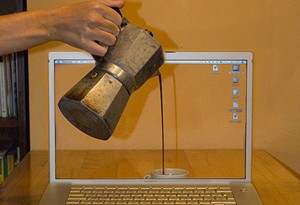 Versare caffè nel computer