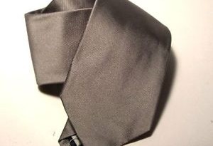 Come togliere le macchie dalle cravatte di seta